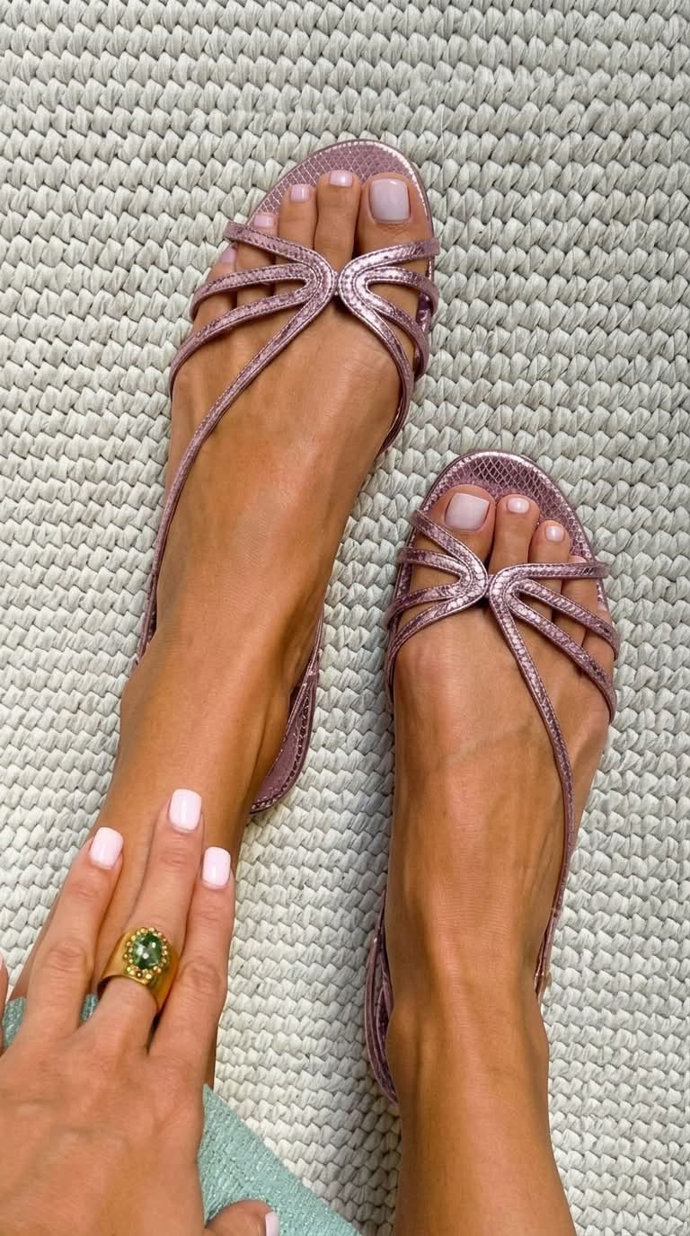Selora | Golden Sandals Winter Essence