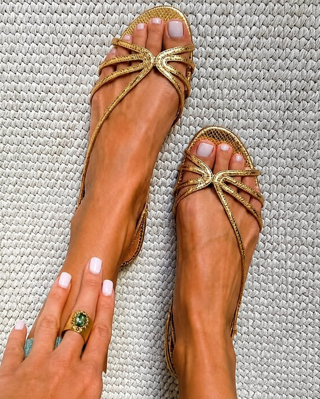 Selora | Golden Sandals Winter Essence